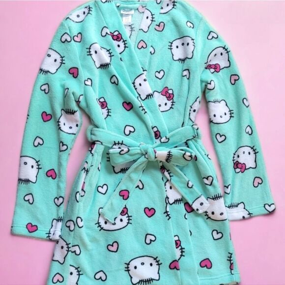 Hello Kitty By Sanrio Logo Heart Plush Robe - Picture 7 of 8
